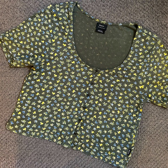 Green RVCA floral blouse/t-shirt - Picture 1 of 3